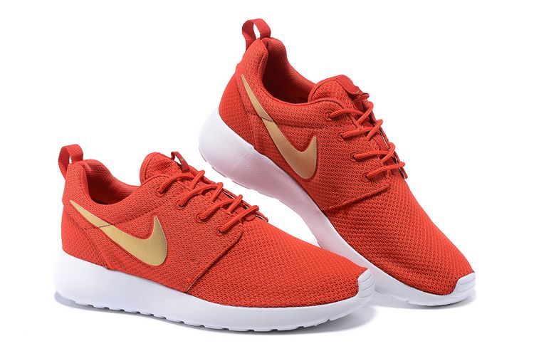roshe run noire et rouge